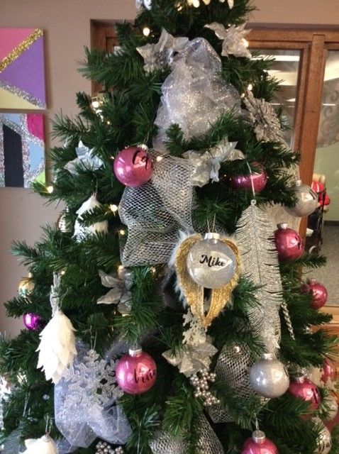Taunton_Mills's tweet photo. Dunlop's tree this year featured personalized ornaments with each residents name on them. They also made 2 angel ornaments for the 2 residents who recently passed. Amazing team work making this gorgeous tree come together. #AngelsAbove #TauntonStrong https://t.co/cQeFKLCLwx