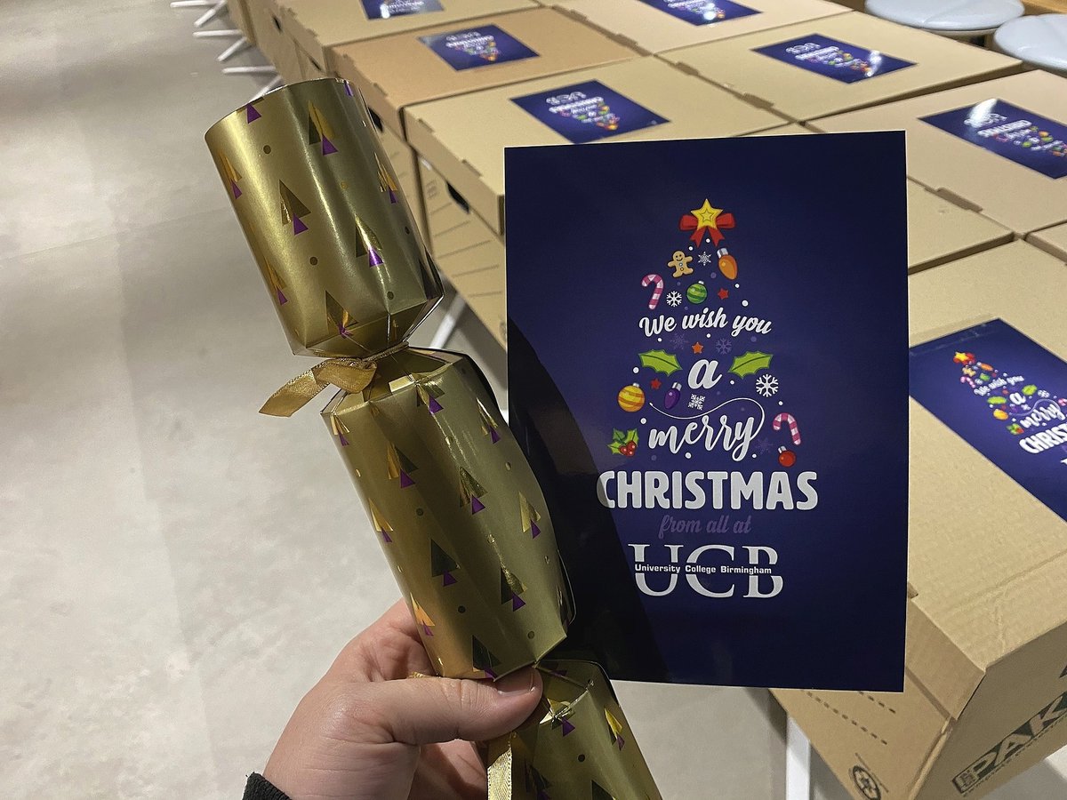 We've been bringing some festive cheer to residents at The Maltings with free Christmas dinners for hundreds of our students - including some bonus Christmas crackers and a card wishing everyone happy holidays! Read the full story here: orlo.uk/ZZmkt