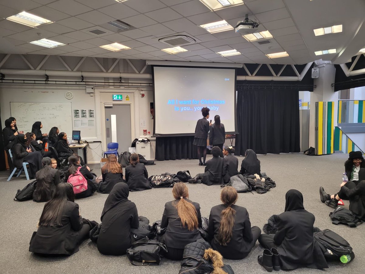 Sing your heart out <a href="/FgcsInfo/">Forest Gate Community School</a> Karaoke for charity Week supporting <a href="/RichardHouseCH/">Richard House</a> Thank you to <a href="/FGCSTeamEnglish/">@FGCSEnglish</a> <a href="/msybibi/">Yamina B</a> <a href="/I_Shannie1/">Shan</a> for organising this show stopper! 🎶