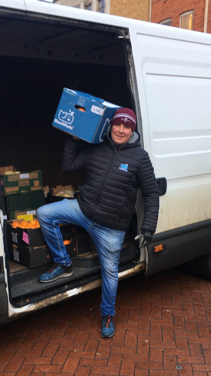 eamonnfitzy's tweet photo. Got the best #bluewhale #apples today on #northampton market https://t.co/bOomCuc9v5