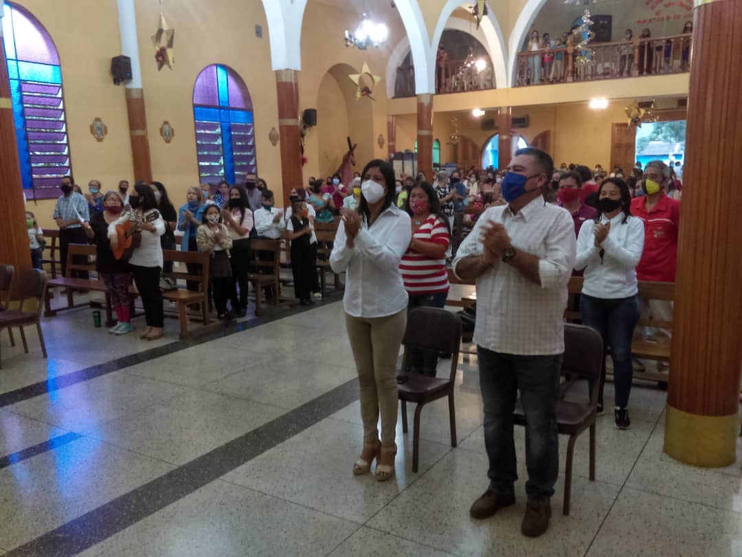 PRENSAMOTATAN's tweet photo. Por todo lo alto el pueblo de #Motatan celebró el día de la #InmaculadaConcepcion llevando a cabo la misa y procesión. La alcaldesa @janet_araujo72 estuvo presente. #MotatanPrimero https://t.co/oMVZvoBOiE