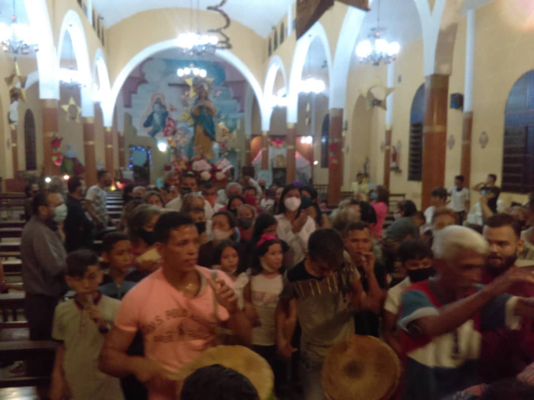 PRENSAMOTATAN's tweet photo. Por todo lo alto el pueblo de #Motatan celebró el día de la #InmaculadaConcepcion llevando a cabo la misa y procesión. La alcaldesa @janet_araujo72 estuvo presente. #MotatanPrimero https://t.co/oMVZvoBOiE
