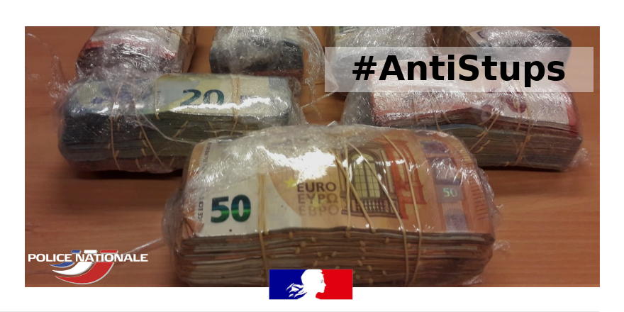 PoliceNat59's tweet photo. [#AntiStups]
Démantèlement par la #PoliceJudiciaire de #Lille ce week-end d'un réseau international de trafic de drogues dans le quartier de reconquête républicaine à #Roubaix 
Saisie de :
▶️ 37 kg de cannabis
▶️ 1 kg d'héroïne
▶️ 40000€
▶️ 1 pistolet automatique
⚖️ 8 👤 écroués https://t.co/svxQ1H0T2h