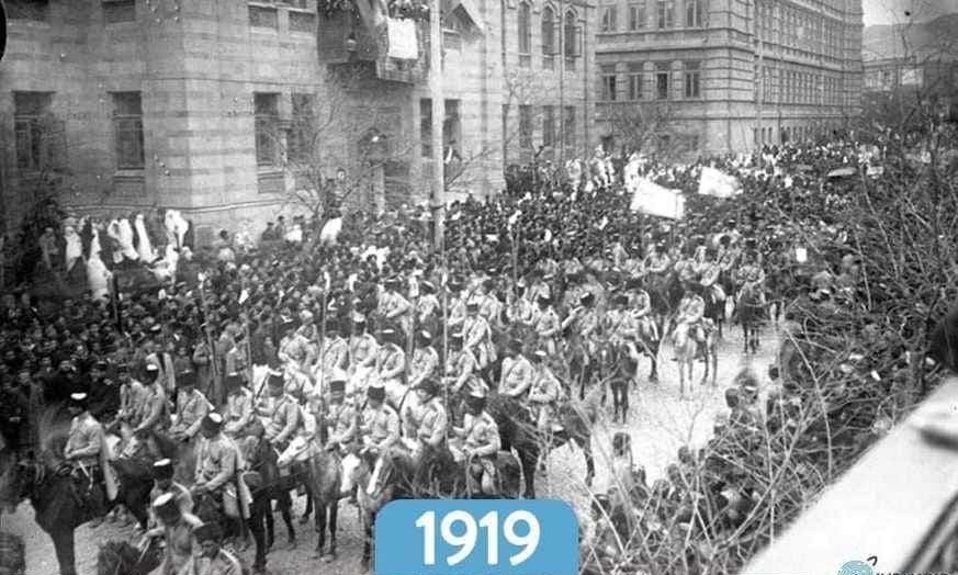 SergenCirkin's tweet photo. Türk ordusu 101 yıl sonra aynı sokakta... #Azerbaycan https://t.co/AC384Wh6tH