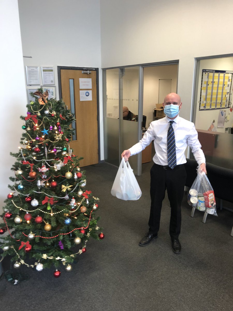 Another local Bodyshop supporting our food bank charity. Thank you Gary at Vertu 👏👏. <a href="/SteveWoodhous12/">Steve Woodhouse</a> <a href="/U8Woody/">Steve Wood</a> <a href="/craigredmond14/">craig redmond</a>