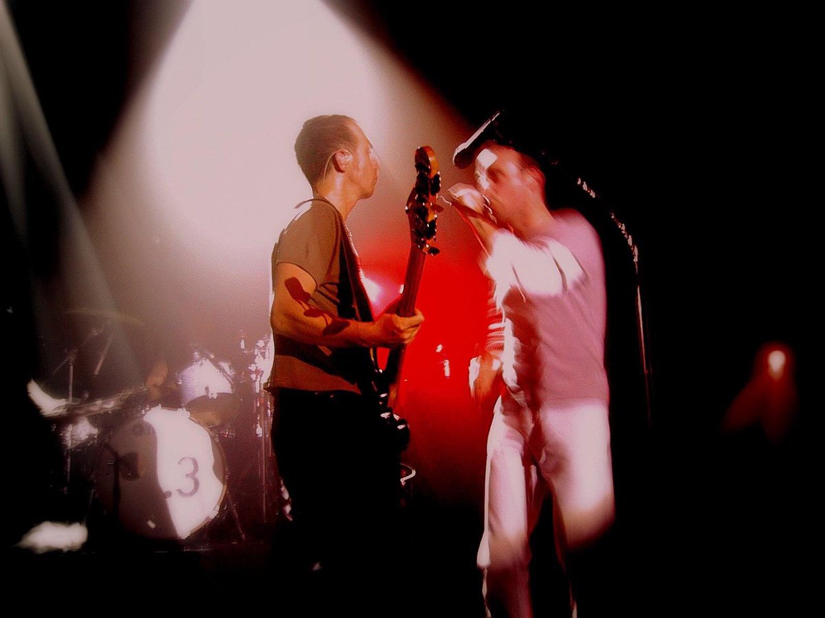 cyrillle's tweet photo. 🎶 "Calo Cyrille 2.0.0.5 Action..." 
💭🎸🌊🔥❤️
Bataclan, 15 ans. Chouchou. Forever. @calogerofficiel #calogero #FaceALaMer #bataclan #chouchou #PourToujours https://t.co/d7mXNbsFSd