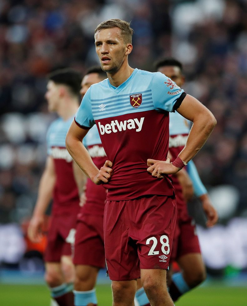 Tomáš Souček The Hammers deep lying midfielder was widely touted as the best value 5th mid pre-season and has lived up to that expectation:£4.9mLast 4 key stats:- 1.27 xGI- 3 big chances- 2 goals- 360 minsSeason stats:- 2.90 xGI- 11/11 starts, 0 subs off (2/5)