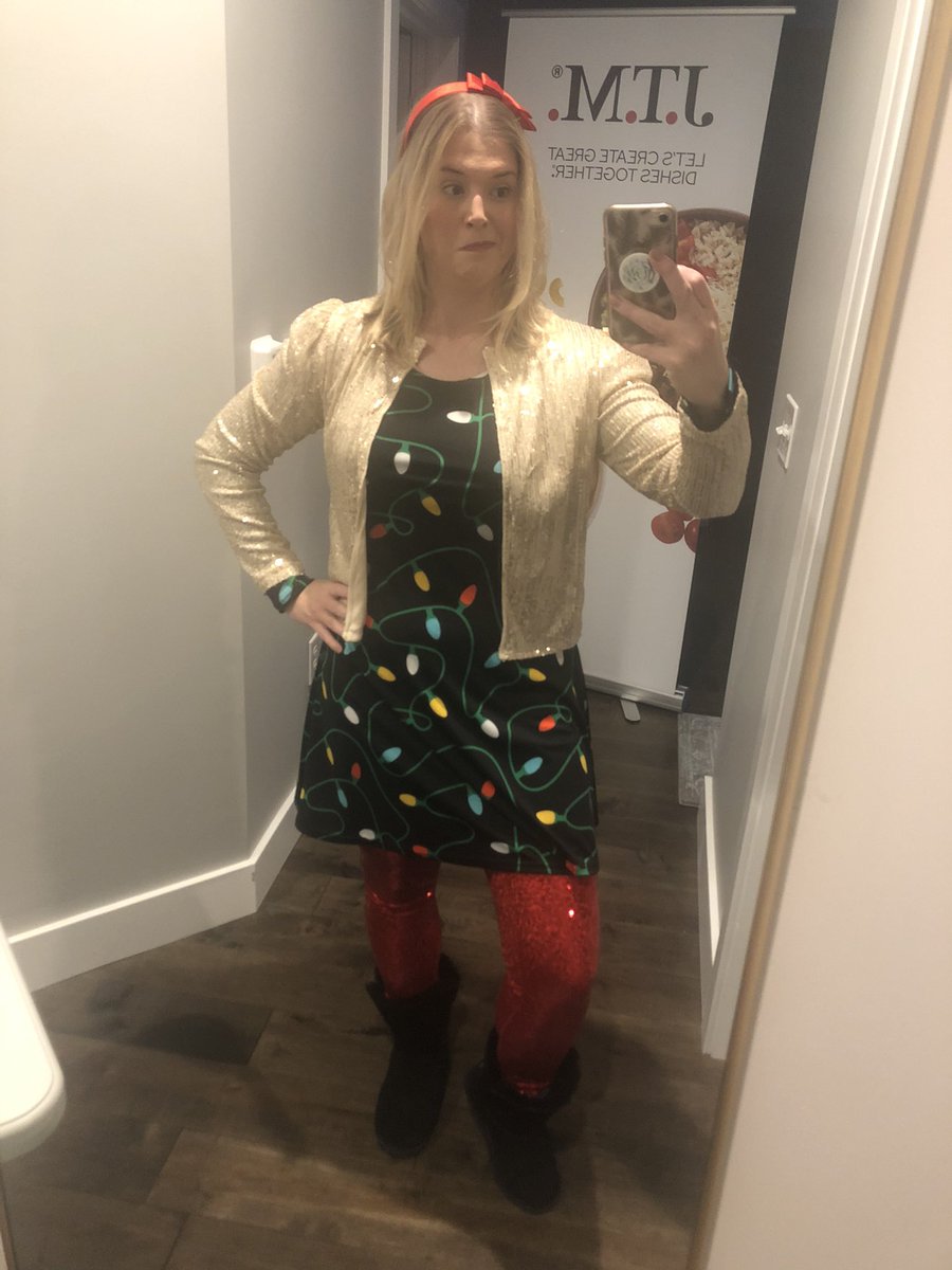 Alison_JTM's tweet photo. Today is the second game of Bingo featuring our MI, WI, &amp; IL customers! My outfit today is Tacky Holiday Glam!! What will you wear?! @IllinoisSNA @JTM_K12 @JoseDivaJTMK121 https://t.co/OKifB1IhCT