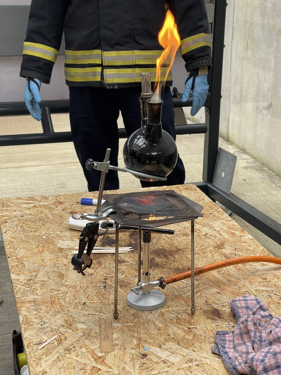 MattGJones79's tweet photo. Great day @SWFireandRescue training Centre Cardiff Gate for our Tactical Mangers BA refresher, brilliant well delivered course by the training team. Thank you #TeamSWFRS 💖🏴󠁧󠁢󠁷󠁬󠁳󠁿 https://t.co/Uxsw4GHKwD