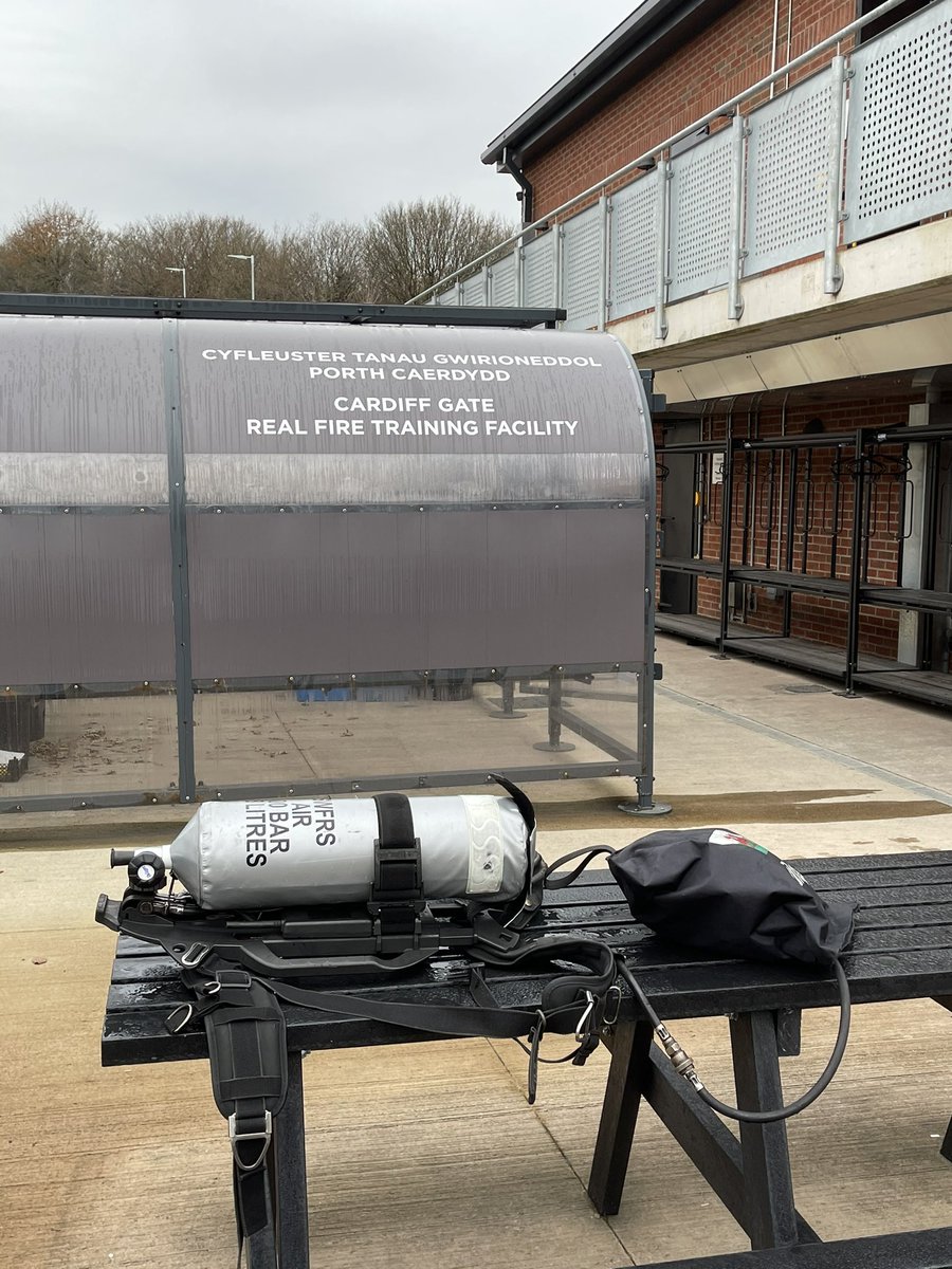 MattGJones79's tweet photo. Great day @SWFireandRescue training Centre Cardiff Gate for our Tactical Mangers BA refresher, brilliant well delivered course by the training team. Thank you #TeamSWFRS 💖🏴󠁧󠁢󠁷󠁬󠁳󠁿 https://t.co/Uxsw4GHKwD