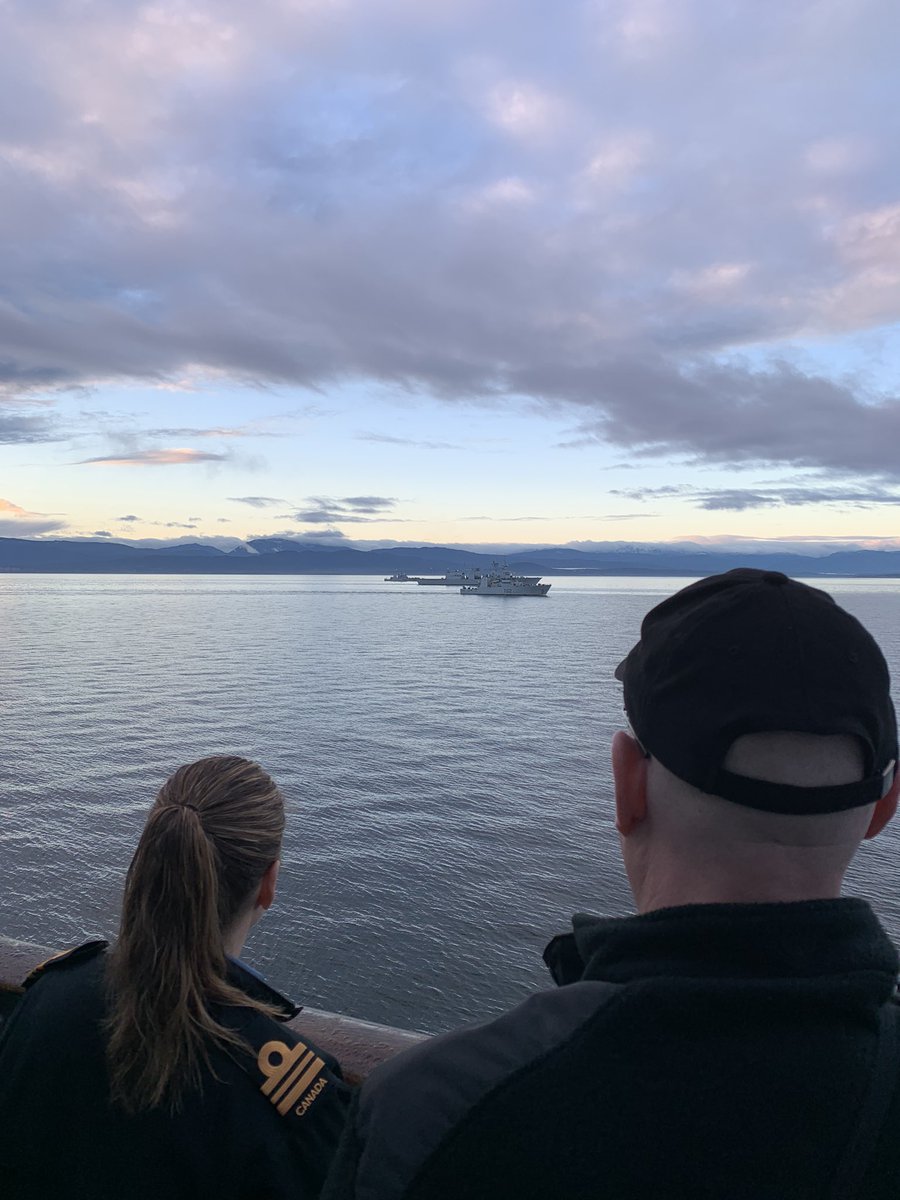 The next manoeuvre has the ships form into a column astern of  @HMCS_NCSMRegina Once again  @hmcs_nanaimo moved quite smartly into station (though theirs was the closest one in this case) &ndash; bei  Strait Of Georgia