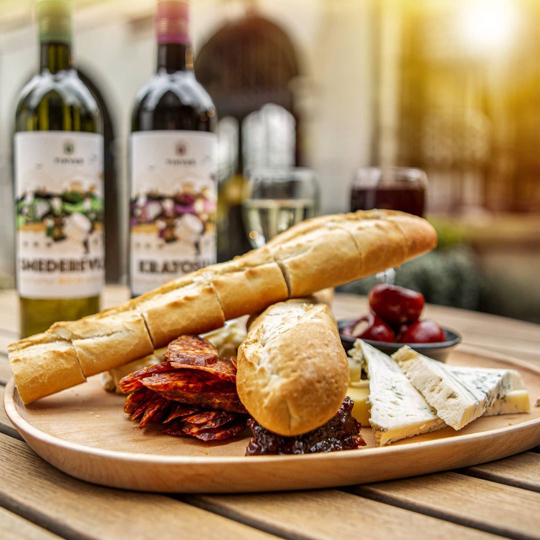 Our favourite wine bar! 🍷 🍇  <a href="/GordonsWineBar/">Gordon's Wine Bar</a> 

With a heated outdoor seating area, this #HiddenGem is the perfect place to catch up with friends. And yes, they are serving mulled wine. 😋