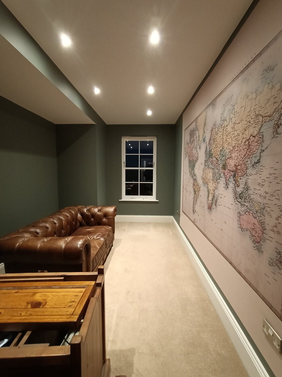 brooksdecor71's tweet image. Before and after photos of a study completed today.
@LittleGreene Ambleside Matt Emulsion.
Mural by @ohpopsi
One of my favourite jobs from this year.
#painting #decorating
