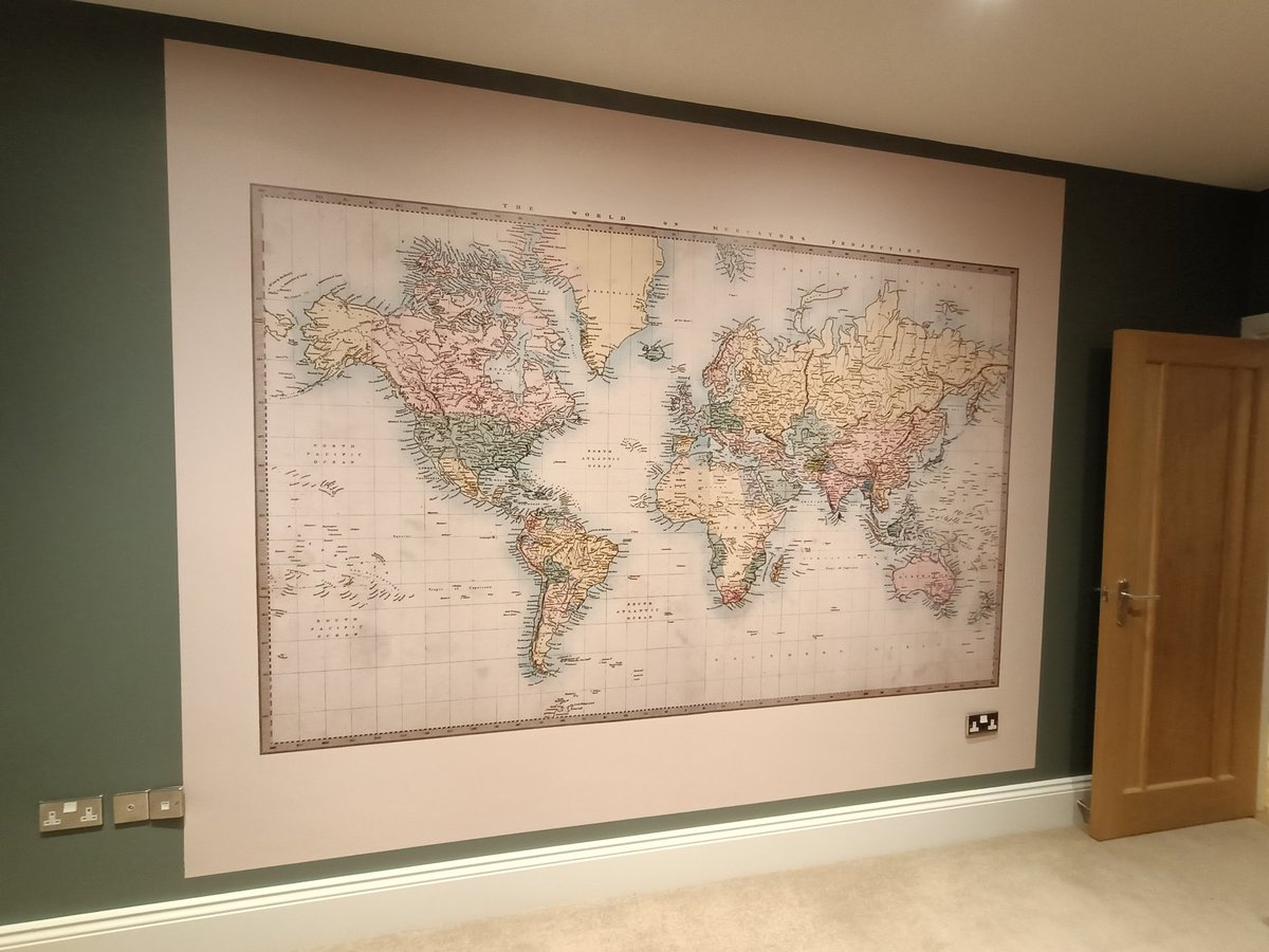 brooksdecor71's tweet image. Before and after photos of a study completed today.
@LittleGreene Ambleside Matt Emulsion.
Mural by @ohpopsi
One of my favourite jobs from this year.
#painting #decorating