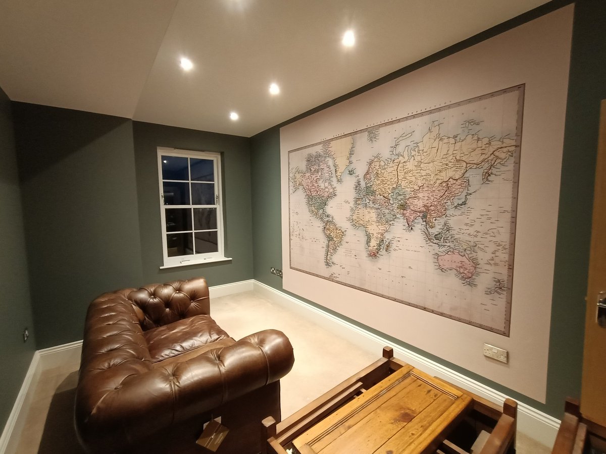 brooksdecor71's tweet image. Before and after photos of a study completed today.
@LittleGreene Ambleside Matt Emulsion.
Mural by @ohpopsi
One of my favourite jobs from this year.
#painting #decorating