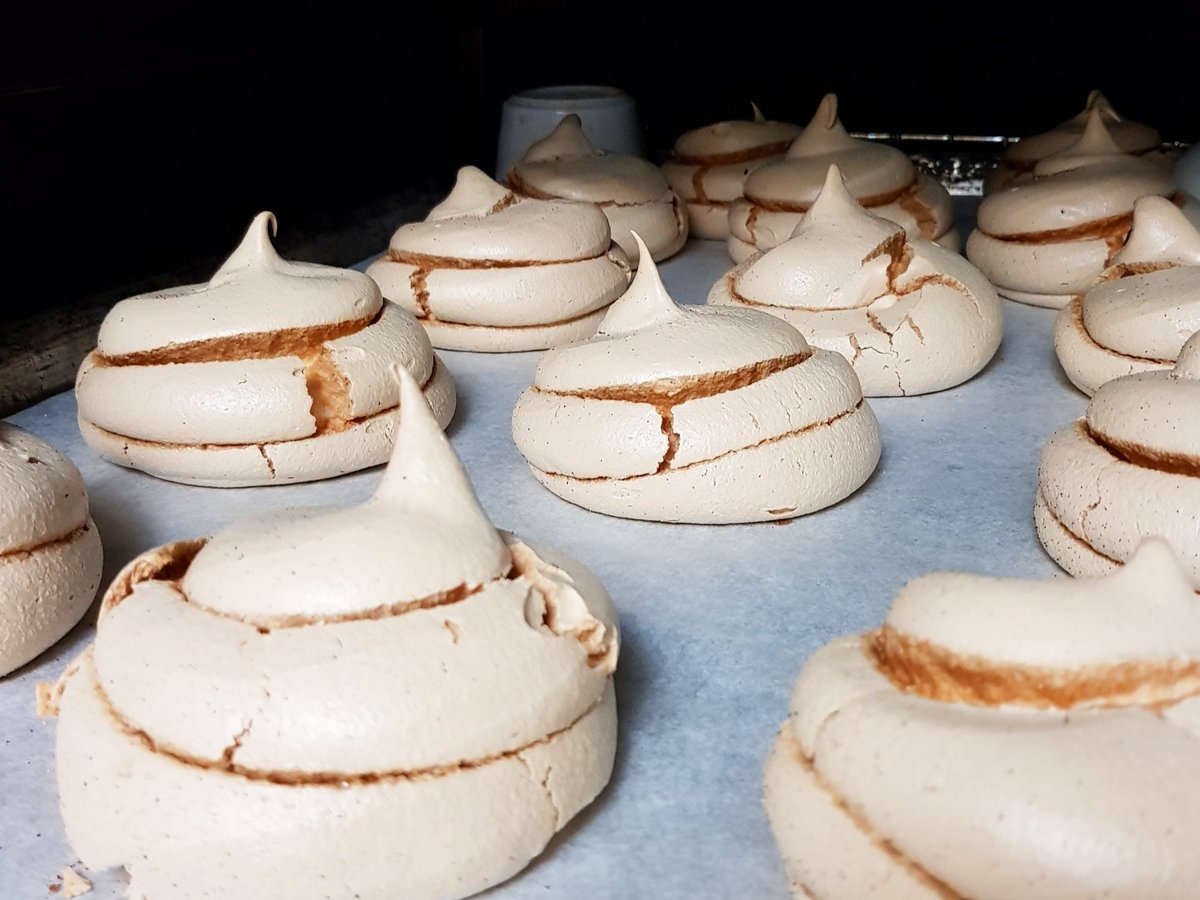Theyellowhouse_'s tweet photo. Jaime has baked these individual pavlova for our pudding special this week, served with chestnut purée and whipped cream 😋
#chestnutpavlova #pavlova #chestnutpuree #montblanc #dessert #pudding #puddingspecial #puddinglover https://t.co/ktg6pIDhGr