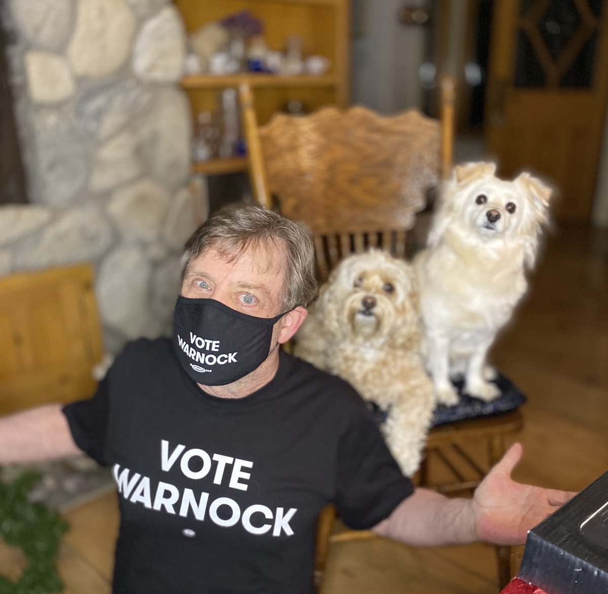 MarkHamill's tweet image. Healthcare is at stake. Jobs are at stake. Justice is at stake The very soul of our democracy is at stake. #VoteWarnock to save the Senate. #AmericaNeedsGeorgia
 #PopsAndPupsForTheRev 👨&amp;amp;🐶4 WARNOCK‼️                 Donate.VoteWarnock.com