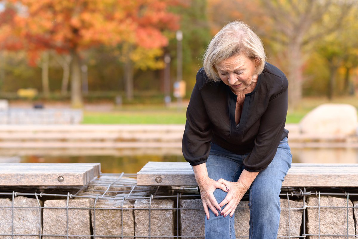 Arthritisie's tweet photo. 1 in 5 people over 65 have knee osteoarthritis. How people understand &amp; think about OA can influence how they use their knee &amp; manage it. Irish physio @androozin at @CurtinUni is conducting research on knee OA &amp; is looking for people to complete a survey. 
https://t.co/Lr6olaqtSp https://t.co/J6wCutoCuO