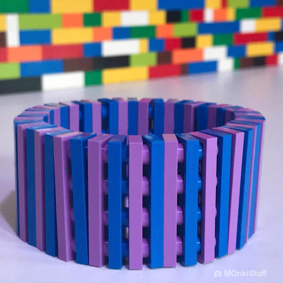 LEGO_Group's tweet image. Creating decorative items using LEGO bricks is only limited by your imagination. Bracelets, wall art, kitchen items, almost anything can be built using the brick. What will you build? 

📸 by monkistuff @bustedbutton @EMSL 

#LEGOHacks #RebuildTheWorld