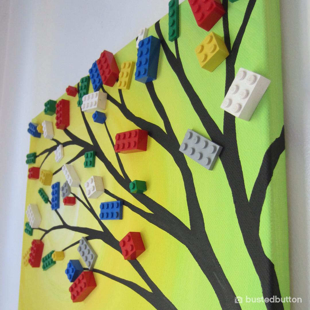 LEGO_Group's tweet image. Creating decorative items using LEGO bricks is only limited by your imagination. Bracelets, wall art, kitchen items, almost anything can be built using the brick. What will you build? 

📸 by monkistuff @bustedbutton @EMSL 

#LEGOHacks #RebuildTheWorld