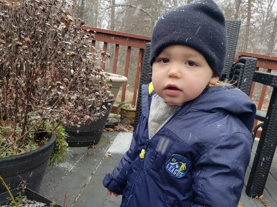 MiddlesexPatch's tweet image. First Snow? Flurries Fall In NJ (VIDEO) dlvr.it/RnJmBB