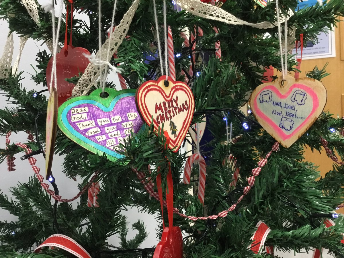 strichards_dt's tweet photo. D&amp;T department tree featuring lovely year 7 messages on laser cut hearts, textile decorations and food tech candy canes!  @StRichardsCC https://t.co/Iq850nbc1R