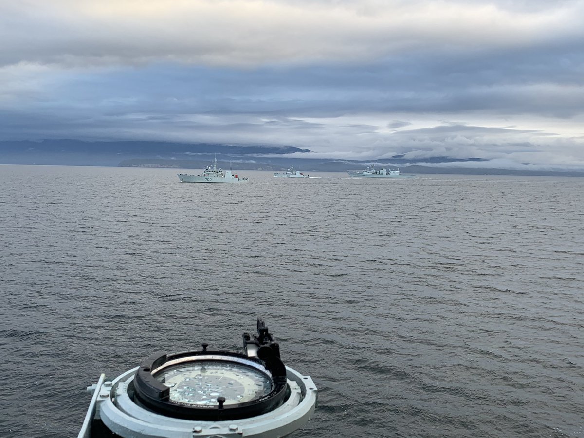 And now the ships are forming a line abreast to starboard on  @HMCS_NCSMRegina &ndash; bei  Strait Of Georgia