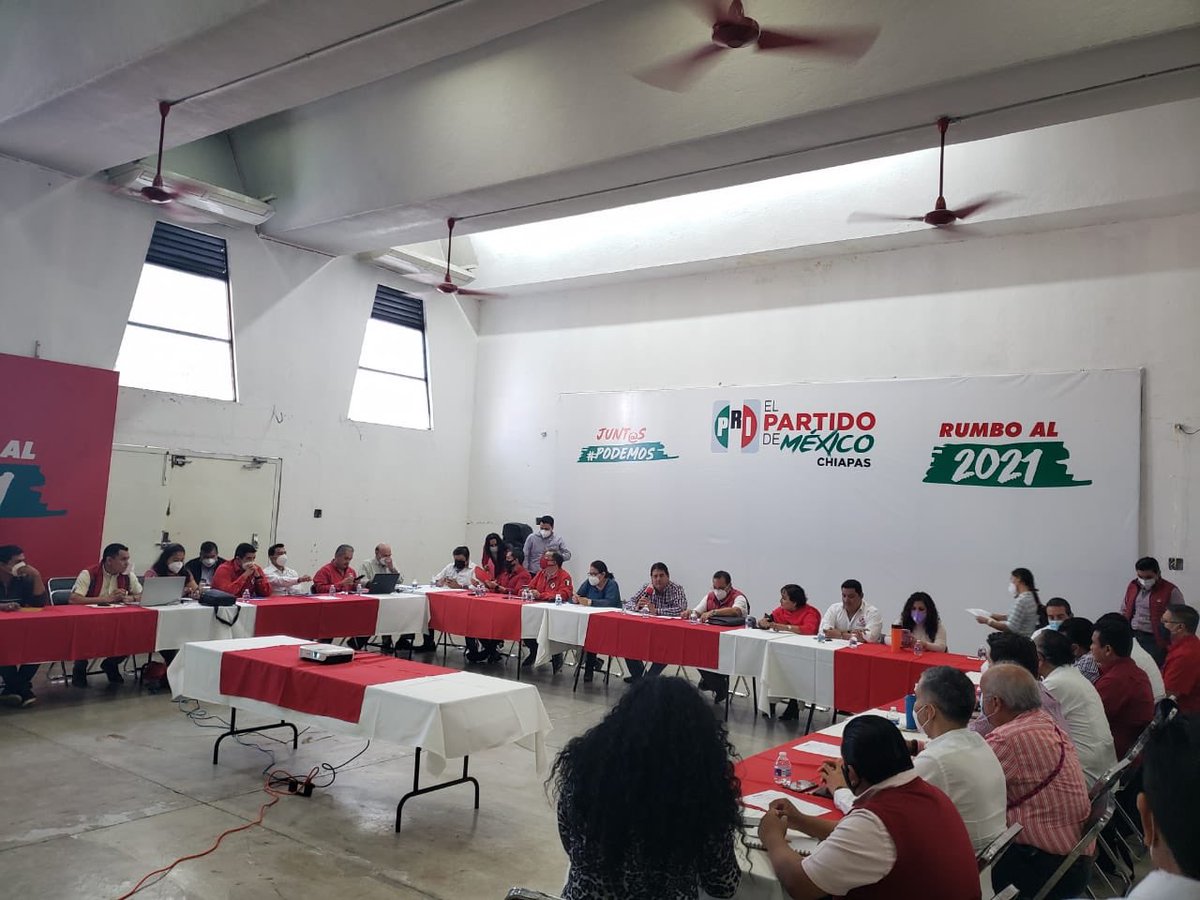 Odilon_RS's tweet photo. Mesa técnica con los delegados del @ChiapasPRI sectores y organizaciones rumbo al 2021. Agradezco la invitación de nuestro presidente @rubenzuarth y la secretaria @rouse_isabel unidos por un PRI fuerte.
#somosCNC #SomosPRI #JuntosPodemos @hernandezderas @CNC_CEN @Erubiel_Alonso_ https://t.co/O3LwNtap9O
