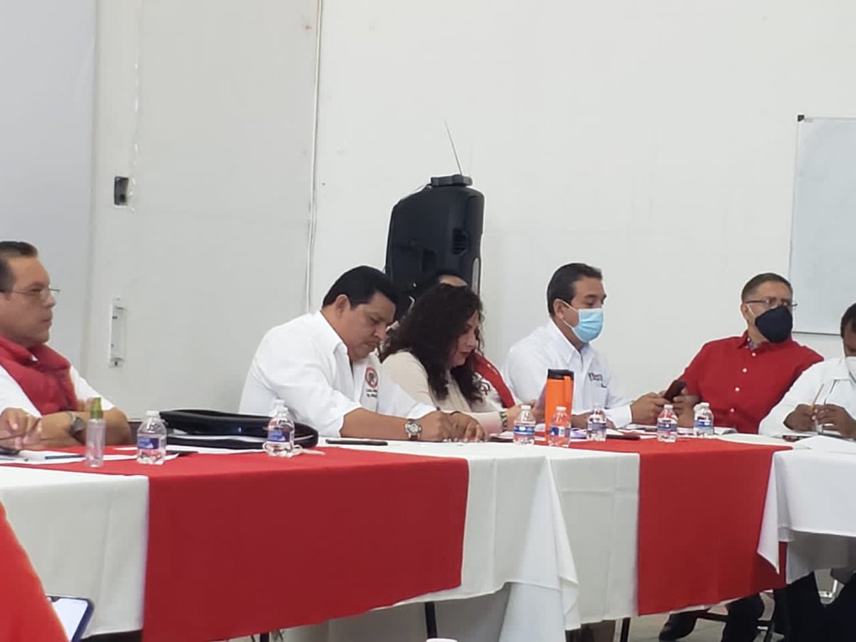 Odilon_RS's tweet photo. Mesa técnica con los delegados del @ChiapasPRI sectores y organizaciones rumbo al 2021. Agradezco la invitación de nuestro presidente @rubenzuarth y la secretaria @rouse_isabel unidos por un PRI fuerte.
#somosCNC #SomosPRI #JuntosPodemos @hernandezderas @CNC_CEN @Erubiel_Alonso_ https://t.co/O3LwNtap9O