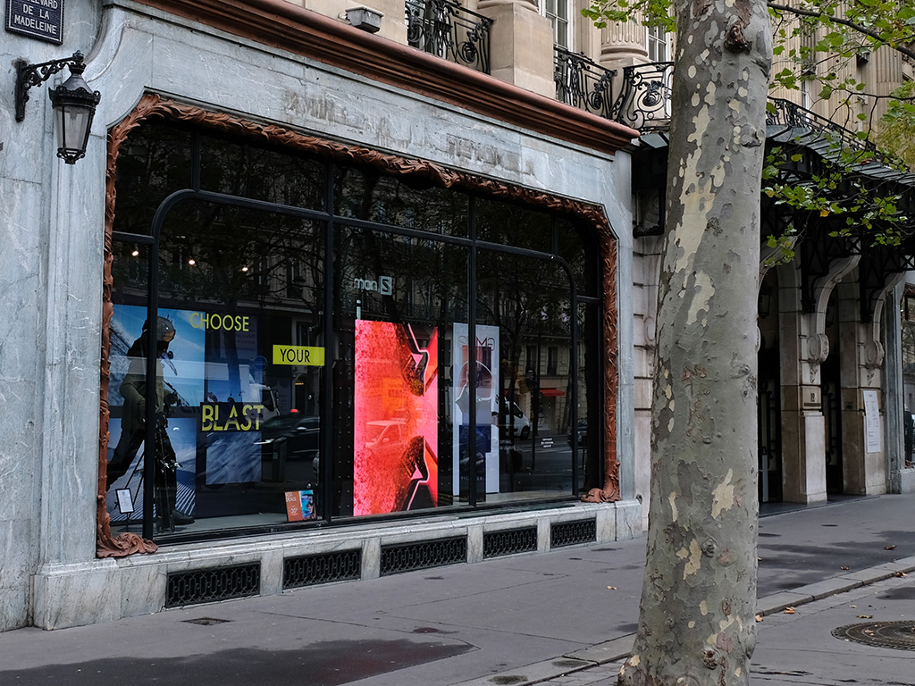 supervisionfr's tweet photo. Des #ecransgeants dans l'histoire de Paris avec #Salomon 
https://t.co/ZCXBXYXpoh https://t.co/jnnlU0k8s0