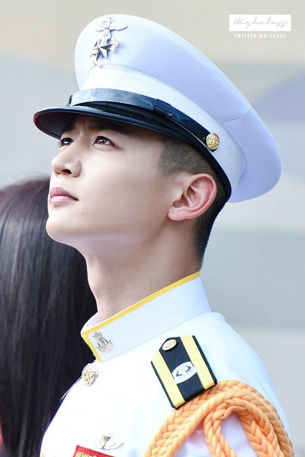  Happy birthday marine boy Choi MinHo! 