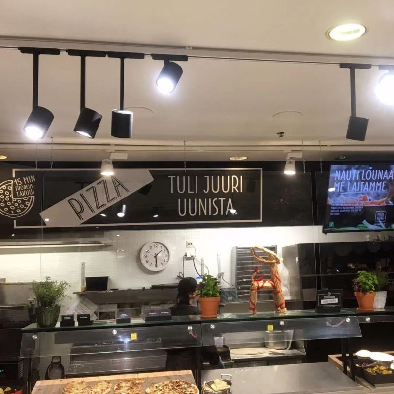 XinghuoLED's tweet photo. Long arm LED track light used in bread shop https://t.co/XwS7p3ROoT