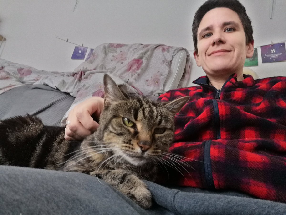 chiiscake's tweet image. Watching stand-up specials together.