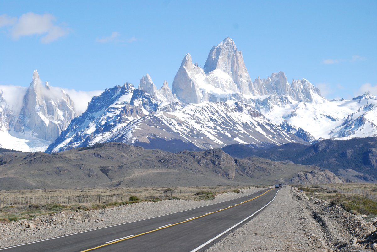 ProbaPatagonia's tweet photo. La clásica postal de #ElChaltén y esa sensación de saber que estas llegando justo al lugar donde querías estar 👍 https://t.co/ohk1pRGh1d