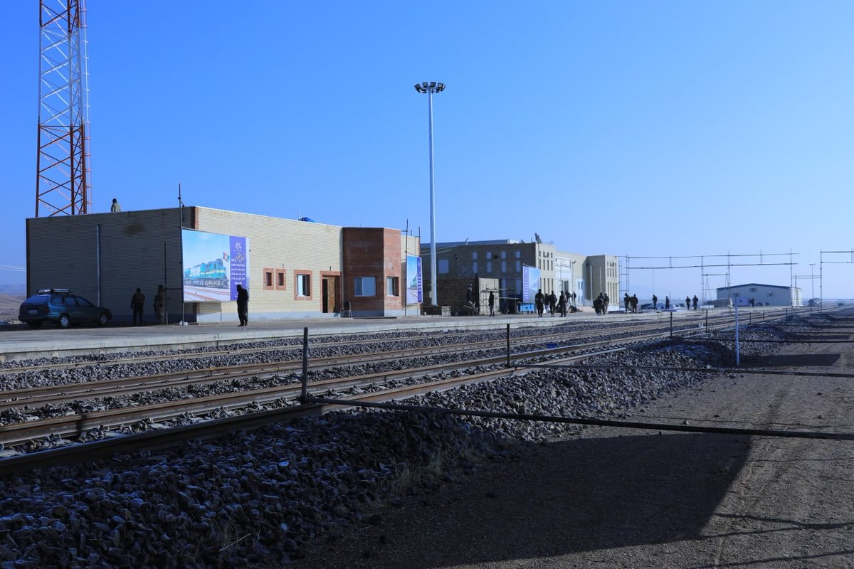Shamshadnetwork's tweet photo. Iran FM Mohammad Javad Zarif says, "the Khaf-Herat railway’s significance is not only for Iran &amp; Afghanistan but for the greater region."

"As a gateway that'll boost trade and people-to-people exchanges, it will also contribute to regional stability &amp; development, he tweeted. https://t.co/GPGNTc0v66