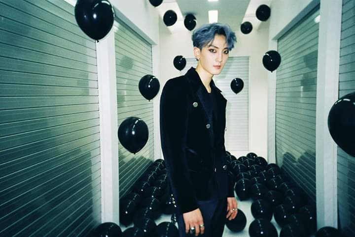 PamecmF's tweet photo. Day 32 - Hi baby #Ziu ! How are you? I hope that very good. I didn't tell you that I love your red sweater, it's my favorite color, also black 🖤❤. I wanted to tell you that I love the Poison era #VAMPZ #vav #브이에이브이  @twt_VAV @VAV_official @VavCash  🖤 https://t.co/rf1nyr1V0j