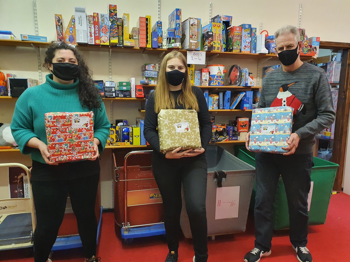 LeicsCares's tweet photo. Congratulations @terexcorp who've been busy elves wrapping Christmas presents for children at local charity #ToysontheTable. Thank you team Terex! #festivechallenges #employeevolunteering #TogetherWeCan https://t.co/eSHYAKaMkz