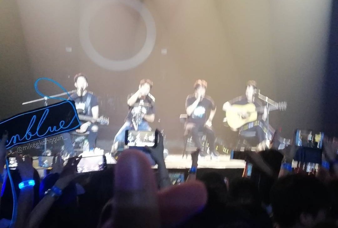 mikxxnggun's tweet photo. #BetweenUsinManila will always occupy a huge space in my heart βπ
My first but definitely not the last #CNBLUE concert i'll attend to. π https://t.co/bUPoogwtLs