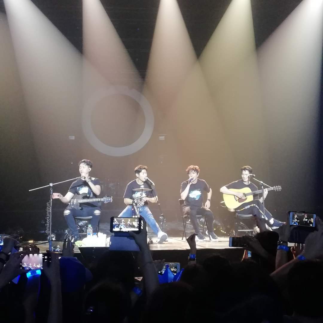 mikxxnggun's tweet photo. #BetweenUsinManila will always occupy a huge space in my heart βπ
My first but definitely not the last #CNBLUE concert i'll attend to. π https://t.co/bUPoogwtLs
