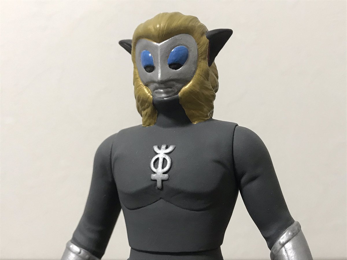 以前作った現行ソフビのマグマ星人たち。 左から二代目、初代