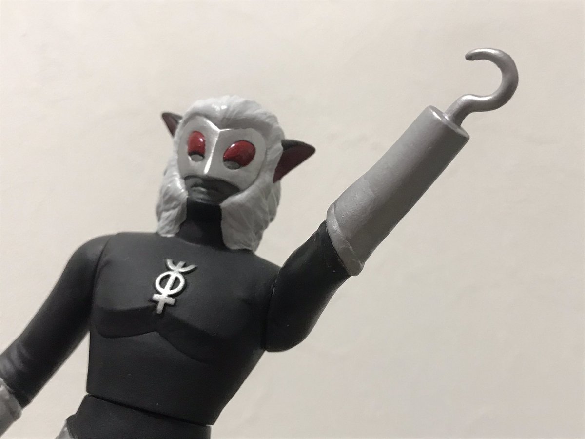 以前作った現行ソフビのマグマ星人たち。 左から二代目、初代