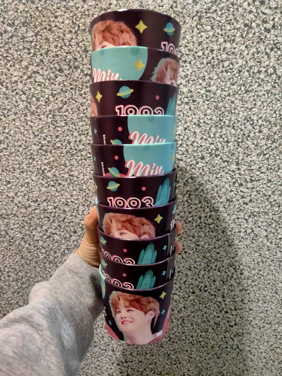 ArmySenpai_JKT's tweet photo. [READY STOCK] 

Ada sisa cupholder Super Moon (SUGA) yang bisa dibeli bagi yg berminat dan sudah kami up stocknya di Shopee 💜

Harga: Rp7000

Include:
- Packing toples + bubble wrap
- Freebies: Sticker A5, Round Sticker, 2 Photocards, Gantungan Kunci

Link 🍊 👇 https://t.co/rtq6OIja9H