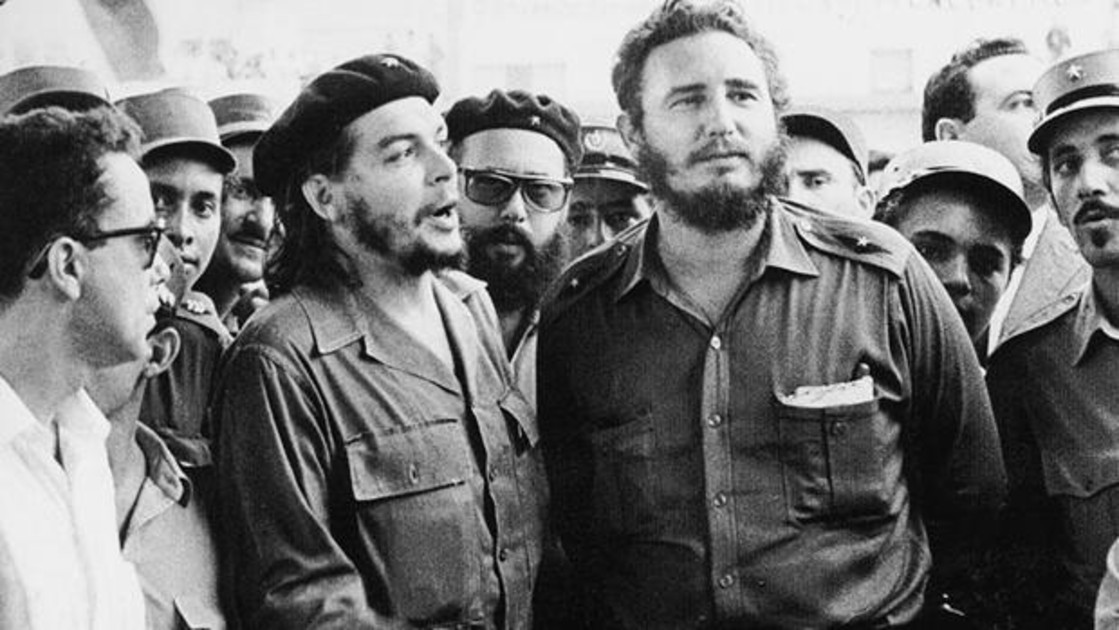 CMUGranada's tweet photo. Tras un largo viaje por América Latina, viviendo la realidad de la clase trabajadora en diferentes países, se puso en contacto con las milicias cubanas lideradas por Fidel Castro para llegar a ser uno de los dirigentes de su revolución contra el imperialismo estadounidense. https://t.co/aQo0ru8XEB