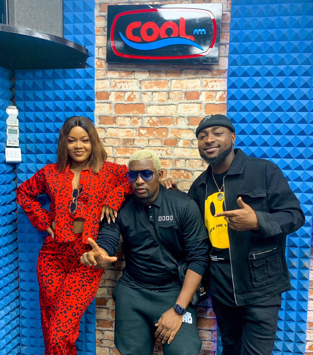CoolFMNigeria's tweet photo. @yes_liya_ is out with fire 🔥🔥🔥

@yes_liya_ and @davido dropped by the #Coolstudio and @iamDo2dtun held it down!!!!  Full interview dropping soon!!!!! https://t.co/fJJjjbulIk