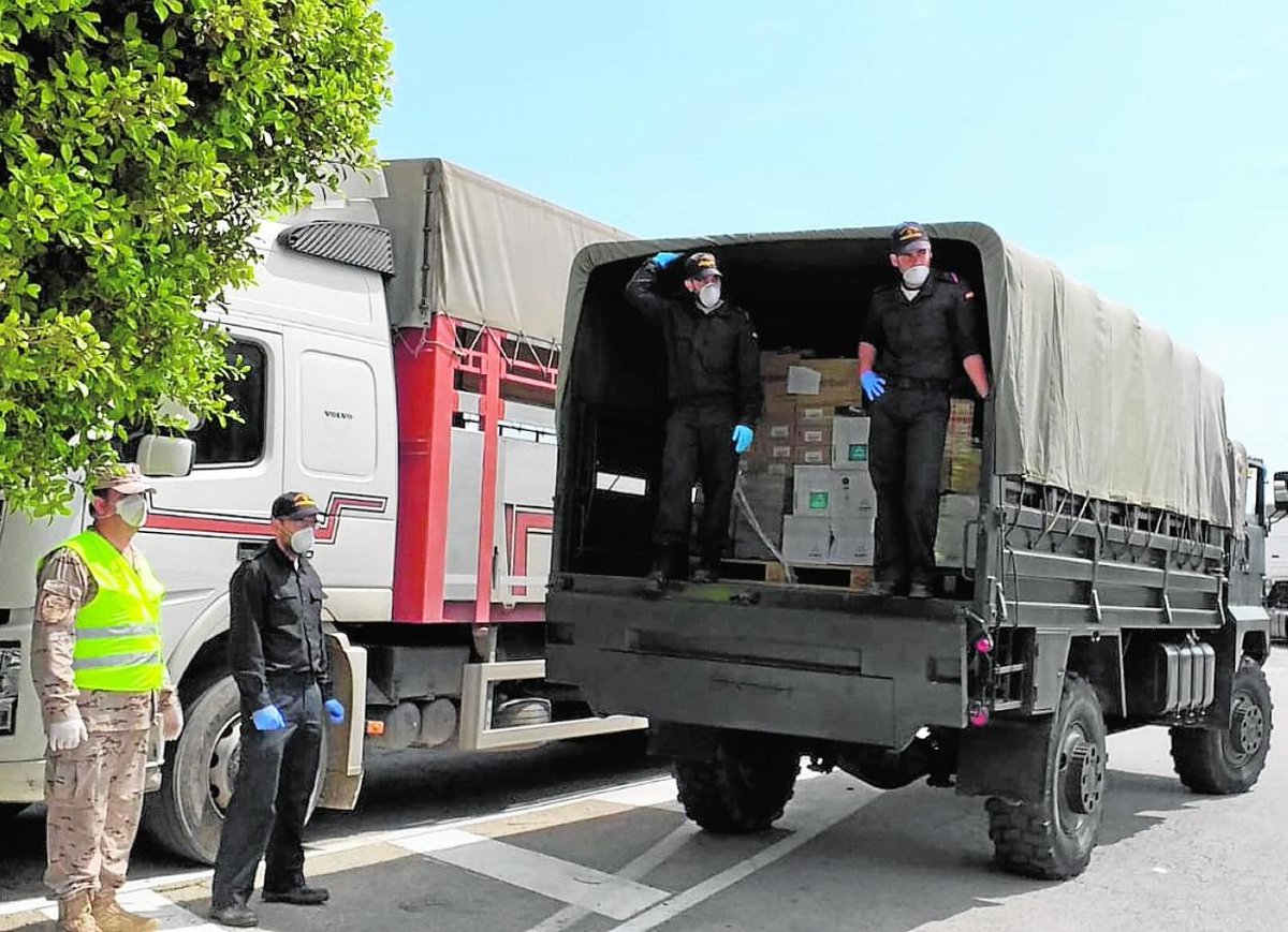CaminoCaravaca's tweet photo. El Ejército y la Armada reparten 60 toneladas de comida de Cáritas.
#Toneladasolidaria en @laverdad_es
👉🏽https://t.co/nW7niMFpv0 https://t.co/i81Jf2jmgE