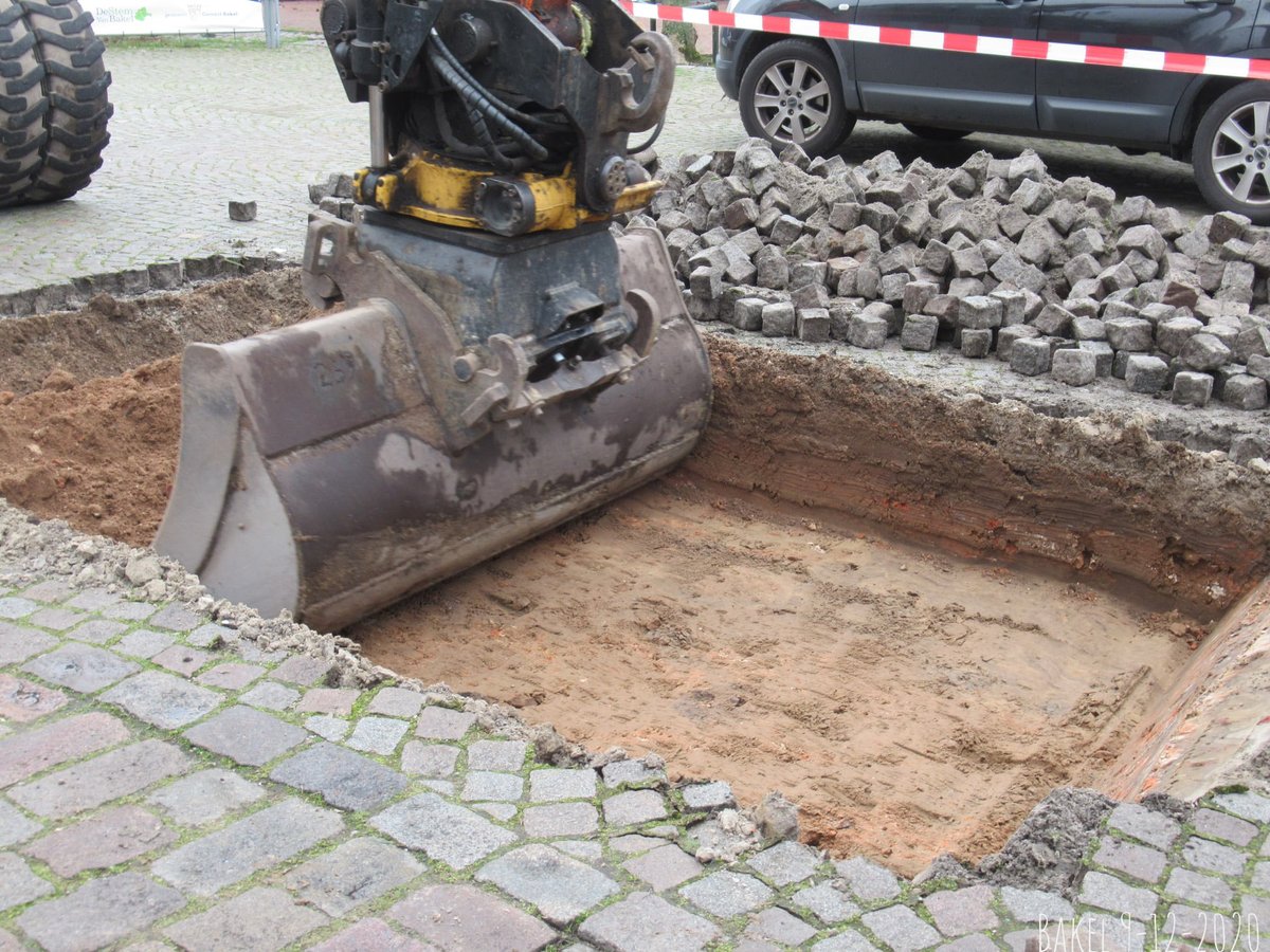 DeBiezen_76's tweet photo. Archeologische proefsleuven in #Bakel "Baclaos” wordt in 721 al genoemd. Het oudste dorp van #Brabant? https://t.co/aOPjZatw14 https://t.co/y3Q24A3EWp