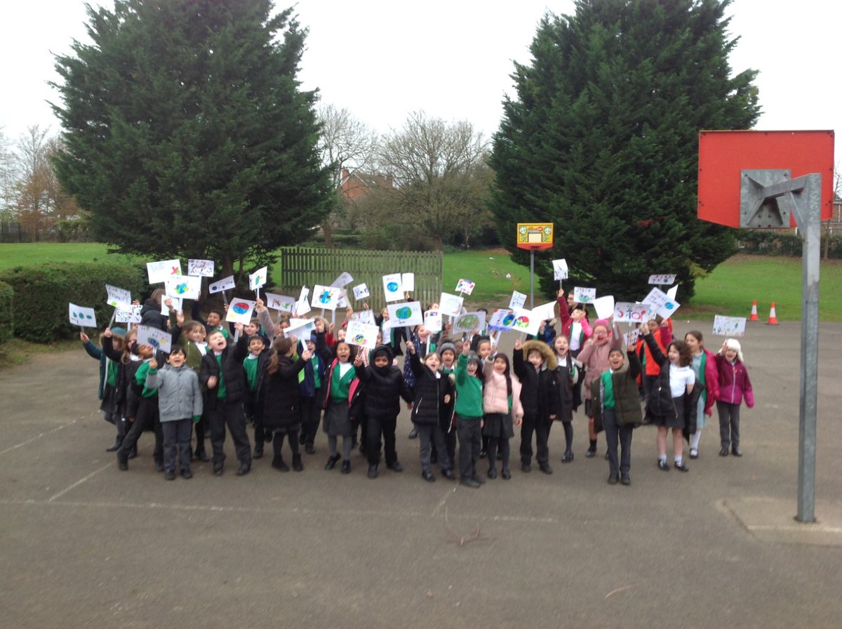 MPATilehurst's tweet photo. Last week year 3 held a CLIMATE CHANGE PROTEST around school 🌎#greta #nooneistoosmalltomakeadifference #strikeforchange @GretaThunberg https://t.co/nGMWOGQC9R