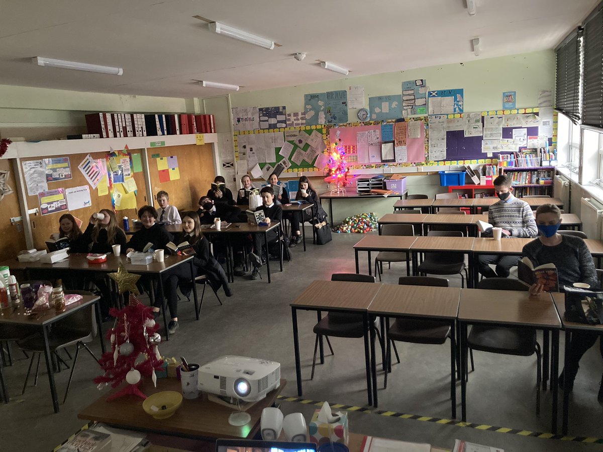 EnglishPhs's tweet photo. @PerthHighSchool We have staff and pupils joining in with our festive #readaxtion event. House points for all houses in 4.5 today and hot chocolates as a treat- apples and oranges also offered 🥰 https://t.co/6OF0RuFhm9