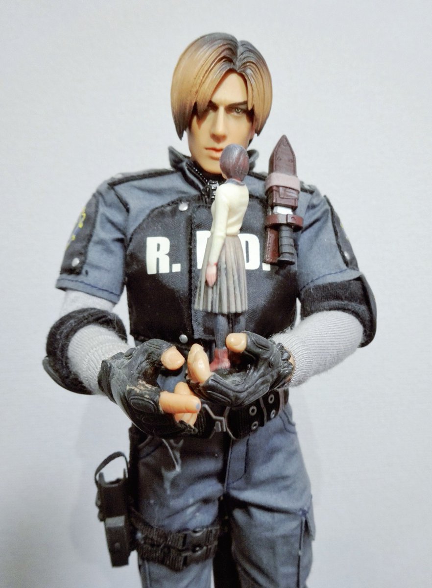 オタク!3500円払って自分のフィギュアを作れば推しのフィギュアと