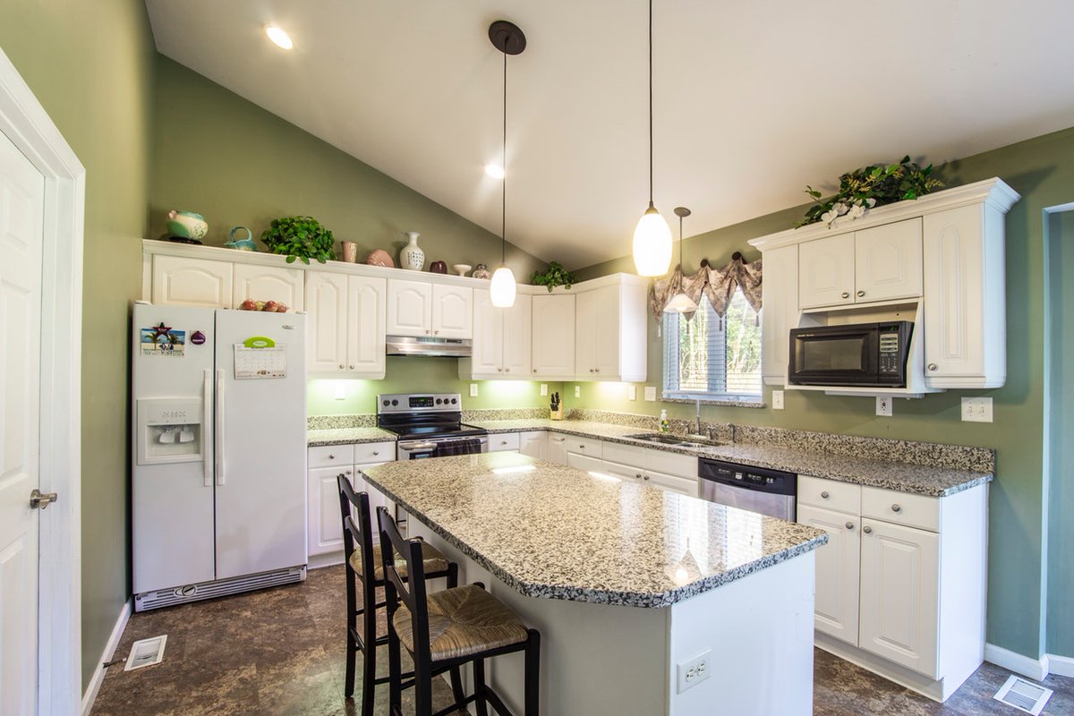 AllstatePestSol's tweet photo. Messy kitchens attract bugs. Clean up crumbs and spills immediately and you'll drastically reduce the possibility of bugs simply because less food sources equals less bugs.
#pestcontroltips #cleanisbetter https://t.co/mwxNcBoCNu
